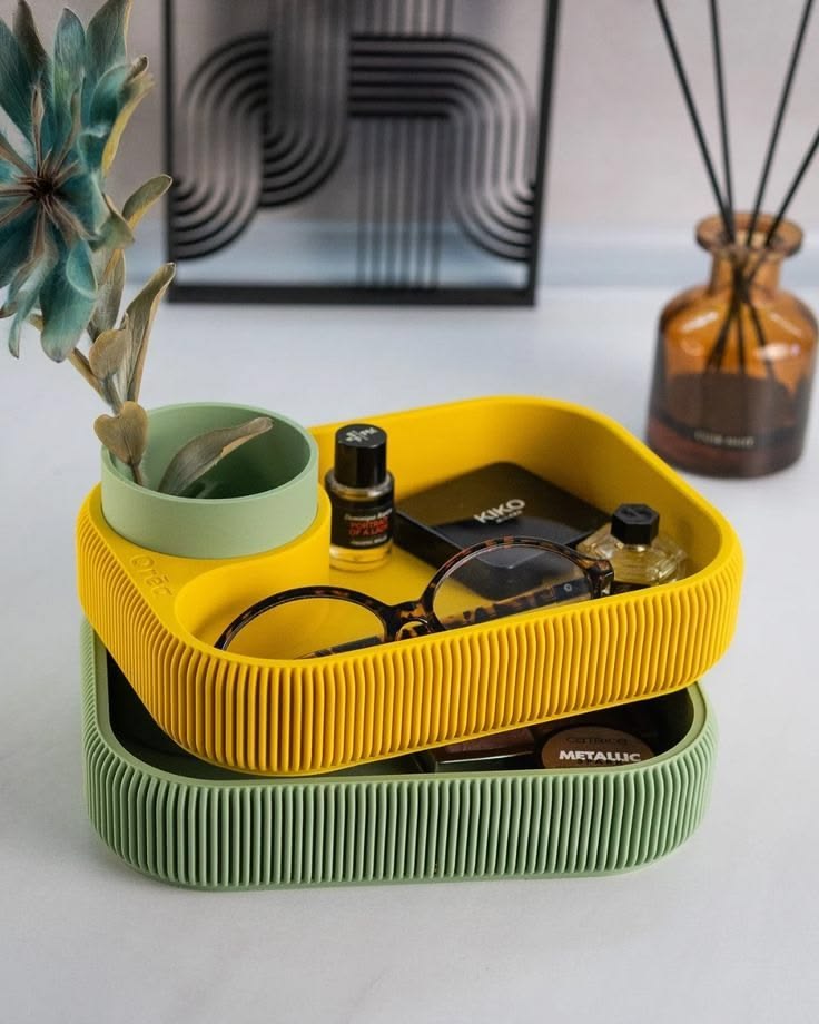 Desk organiser tray